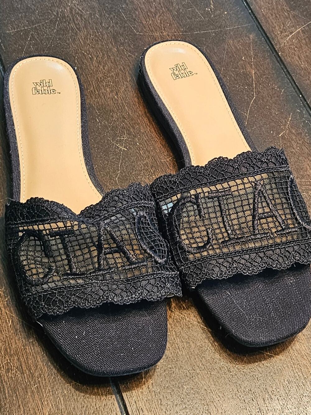 Wild Fable Black Flat Slip-On Sandals sz 9